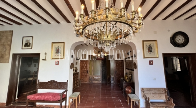 Cuenca. Casona solariega en venta