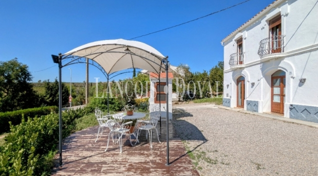 Penedès. Casa rural en venta con licencia turística. 