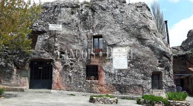 Alcolea del Pinar. La histórica casa de piedra sale a la venta.