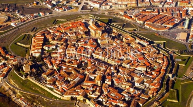 Ciudad Rodrigo. Edificio señorial en venta ideal hotel o apartamentos.