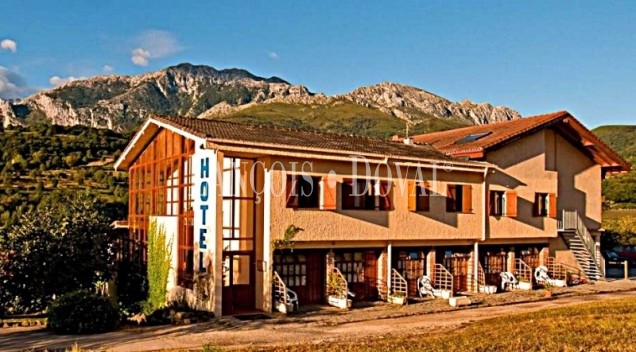 Hotel rural y empresa turismo activo en venta. Picos de Europa. Asturias