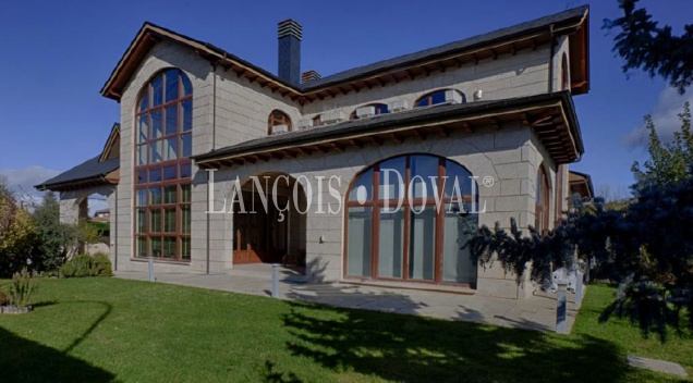 León. Las Eras de Renueva. Exclusiva casa en venta.