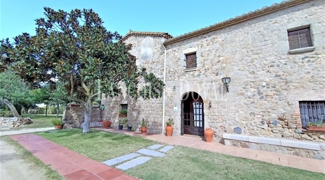 Masia histórica en venta junto a la Costa Brava. Llagostera. Girona