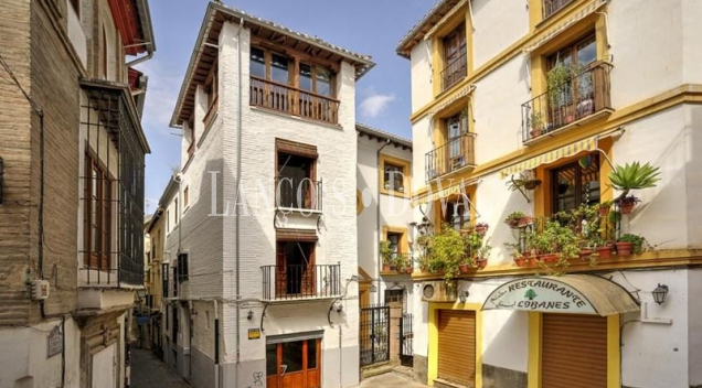 Granada. Casa Palacio Mudéjar en venta. Bajo Albaicín junto Plaza Nueva