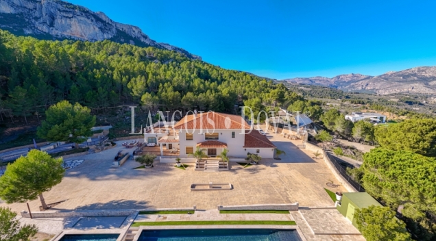 Polop. Alicante. Finca y Villa de lujo en venta.