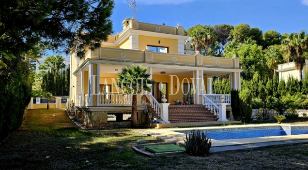 Villa en venta. Marbella. Las Chapas