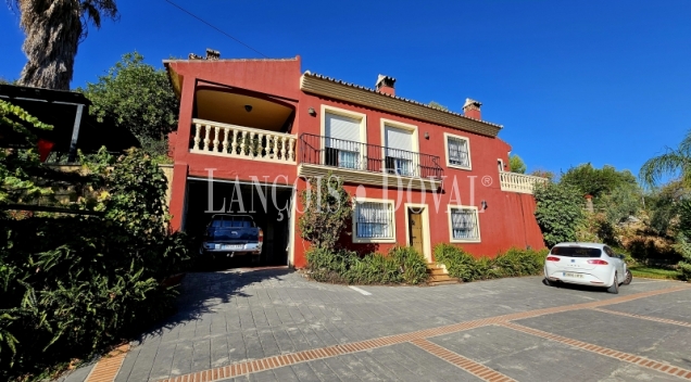 Monda. Málaga. Villa en venta con 6.000 m2 de parcela.