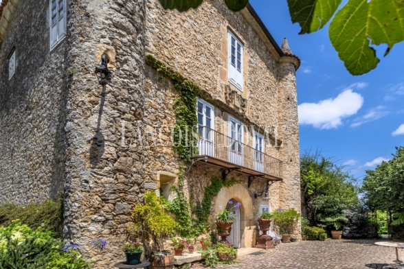 Santander. Casa Palacio en venta. Marina de Cudeyo.