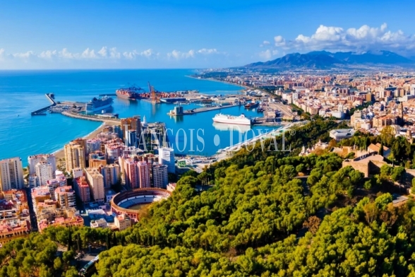 Málaga. Venta edificio a rehabilitar para uso turístico. Centro urbano.