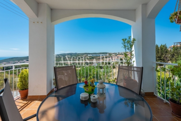 Manilva. La Duquesa. Apartamento en venta con vistas al mar