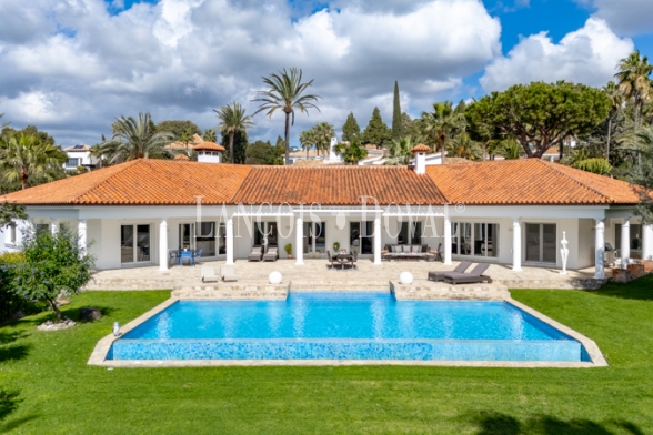 Marbella. Hacienda Las Chapas. Gran Villa en venta con fantásticas vistas al mar