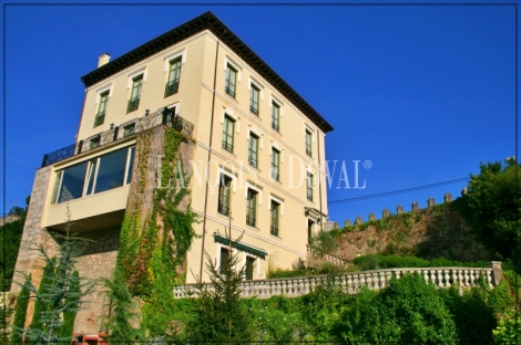 Cantabria. Posada Rural en venta. Antigua Casona del Siglo XV en Colindres.