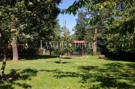 Asturias. Chalet rústico de piedra en venta. Arriondas. Parres