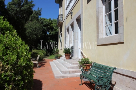 Llanes. Asturias. Casona histórica en venta. Centro urbano.