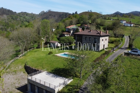 Cangas de Onis. Asturias. Casona Asturiana de piedra en venta.