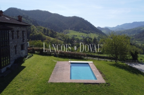 Cangas de Onis. Asturias. Casona Asturiana de piedra en venta.