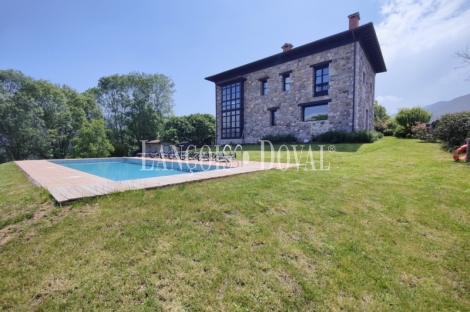 Cangas de Onis. Asturias. Casona Asturiana de piedra en venta.