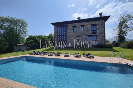 Cangas de Onis. Asturias. Casona Asturiana de piedra en venta.