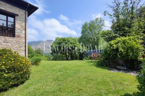 Cangas de Onis. Asturias. Casona Asturiana de piedra en venta.