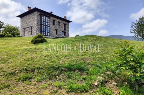 Cangas de Onis. Asturias. Casona Asturiana de piedra en venta.