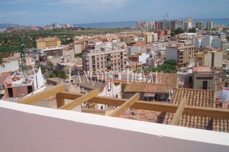 Oropesa de Mar. Castellón. Edificio apartamentos turísticos en venta.