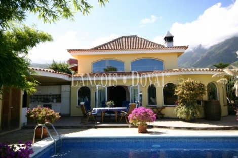 Los Realejos. Tenerife. Villa y finca en venta.