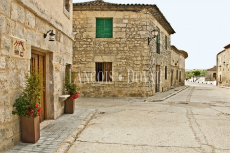 Montealegre de Campos. Valladolid. Hotel rural con encanto en venta 