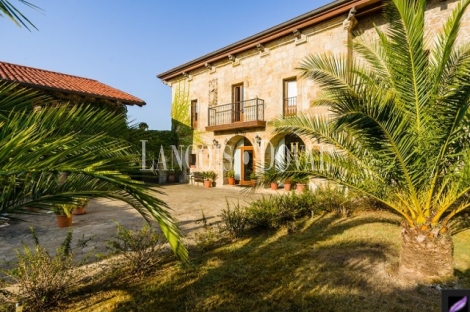 Cantabria. Hotel palacio con encanto en venta. Santander. San Felices de Buelna. 