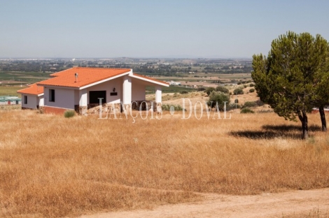 Badajoz. Mérida. Finca y hotel rural restaurante en venta. Arroyo de San Serván.