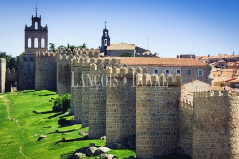 Ávila. Casa señorial en venta. Centro urbano. Cerca murallas.