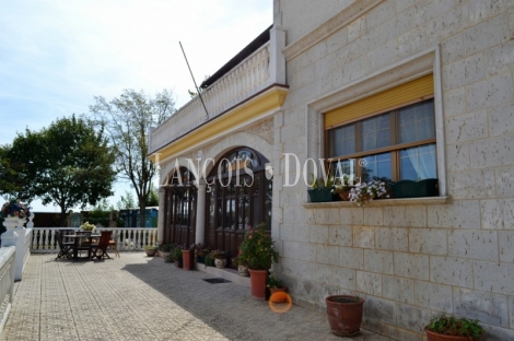 Casa señorial de estilo colonial en venta. Carrión de Los Condes. Palencia.