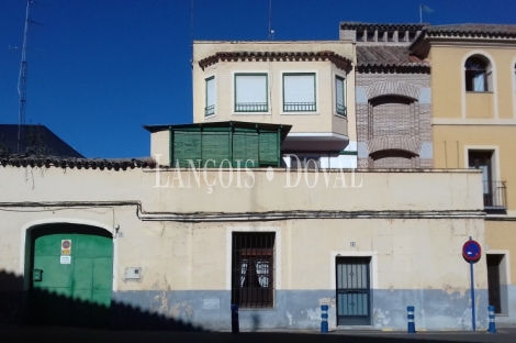 Talavera de la Reina. Casa en venta. Antiguo convento. ideal hostelería o comercio.