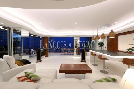 Barcelona. Exclusivo piso de diseño en venta. Diagonal Mar.