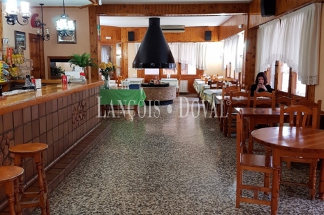 Huesca. Hostal y restaurante con vivienda en venta. Benabarre. Pilzán.