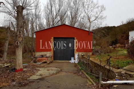 Huesca. Hostal y restaurante con vivienda en venta. Benabarre. Pilzán.