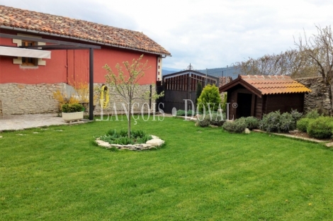 Burgos. Casa rural en venta. Junta de Traslaloma. Comarca de las Merindades.