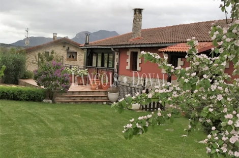 Burgos. Casa rural en venta. Junta de Traslaloma. Comarca de las Merindades.