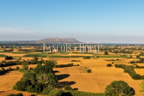 Baix Empordà. Histórico castillo en venta.