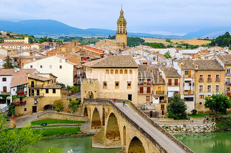 Puente La Reina. Navarra. Casa palacio en venta a rehabilitar ideal hostelería. Camino de Santiago