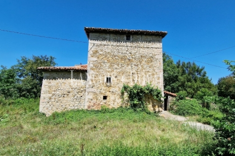 Burgos. Torre medieval en venta a rehabilitar. Vallejuelo. Los Portales