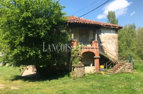 Cantabria. Casona y central hidroeléctrica en venta. Valle de Buelna.