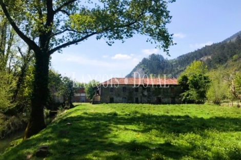 Cantabria. Casona y central hidroeléctrica en venta. Valle de Buelna.