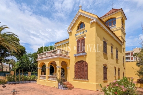 Salou. Casa modernista en venta. Primera linea de mar. Costa Dorada.