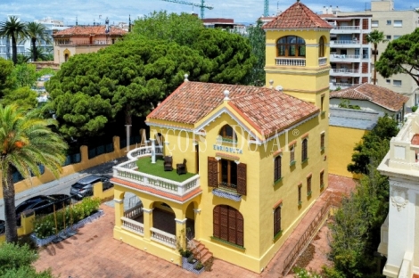 Salou. Casa modernista en venta. Primera linea de mar. Costa Dorada.