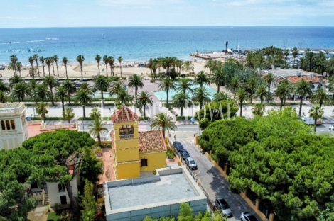 Salou. Casa modernista en venta. Primera linea de mar. Costa Dorada.