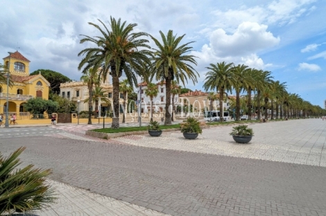 Salou. Casa modernista en venta. Primera linea de mar. Costa Dorada.