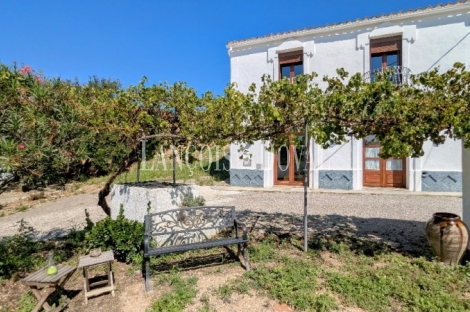 Penedès. Casa rural en venta con licencia turística. 