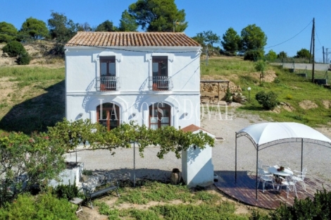 Penedès. Casa rural en venta con licencia turística. 