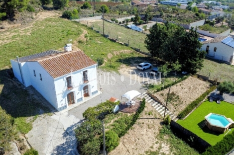 Penedès. Casa rural en venta con licencia turística. 