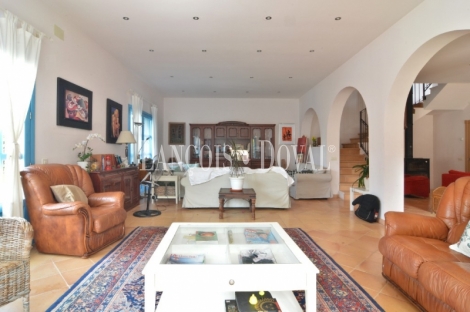 Olivella. Casa estilo colonial en venta. Barcelona y sus casas exclusivas